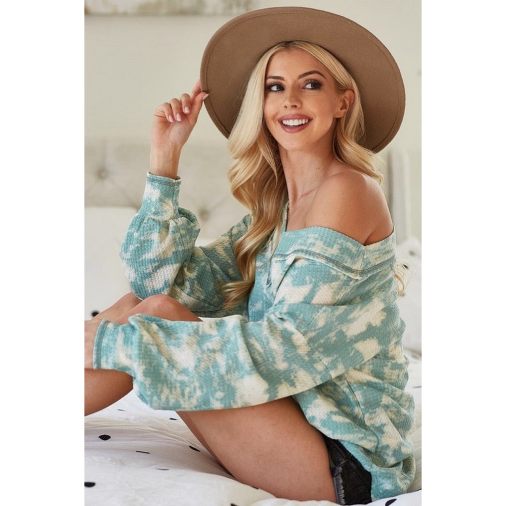 NEW! BIBI LIGHT THERMAL WAFFLE V-NECK PUFF SLEEVES AND STITCHING DETAIL SAGE TOP - Picture 4 of 9
